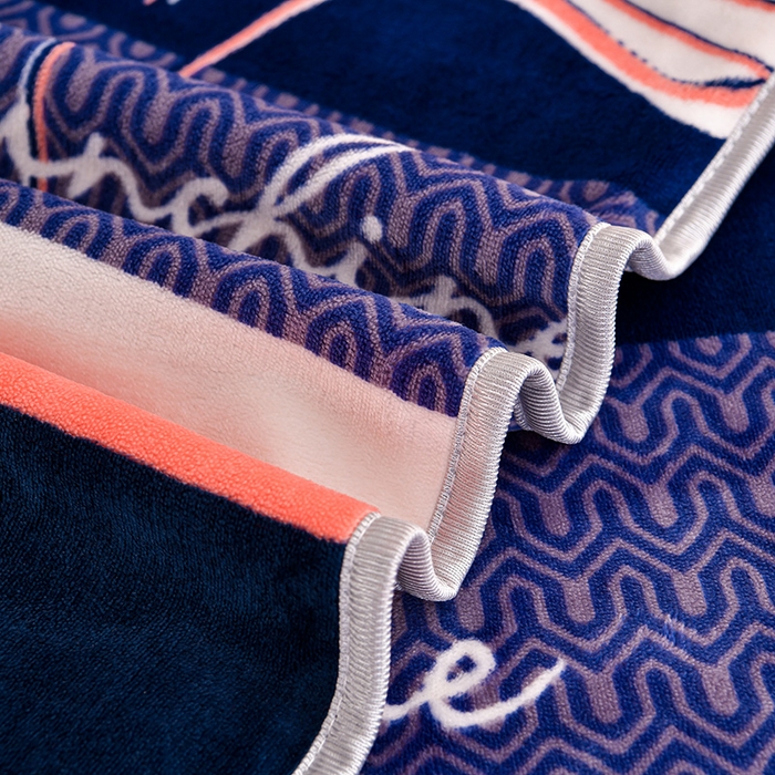 91家纺网 家纺一手货源 找家纺 硕喜 2025新款新8.5斤法莱绒四件套珊瑚牛奶金貂绒四件套床裙款 荷你相随