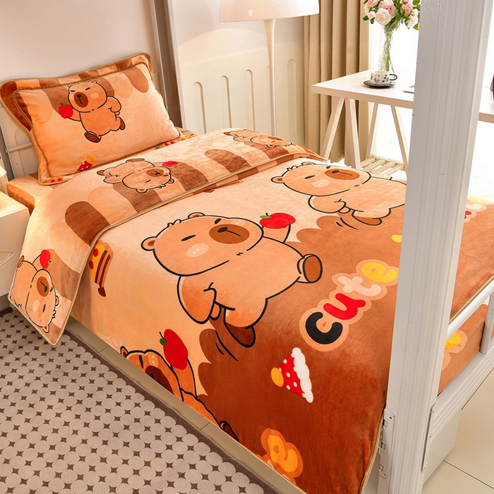 91家纺网 家纺一手货源 找家纺 硕喜 2025新款学生宿舍床系列牛奶绒学生三件套 卡皮巴拉