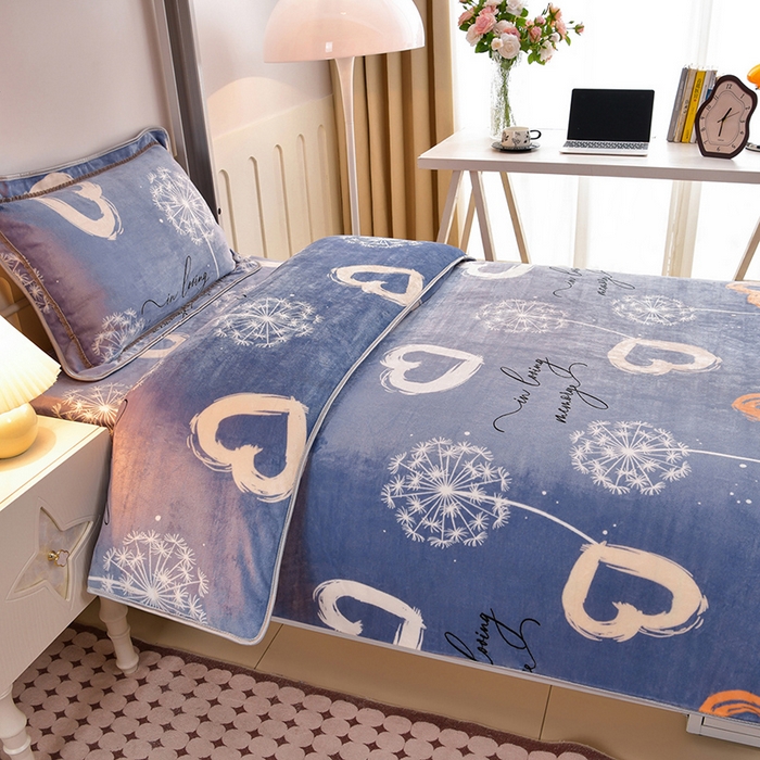 91家纺网 家纺一手货源 找家纺 硕喜 2025新款学生宿舍床系列牛奶绒学生三件套 心心相印