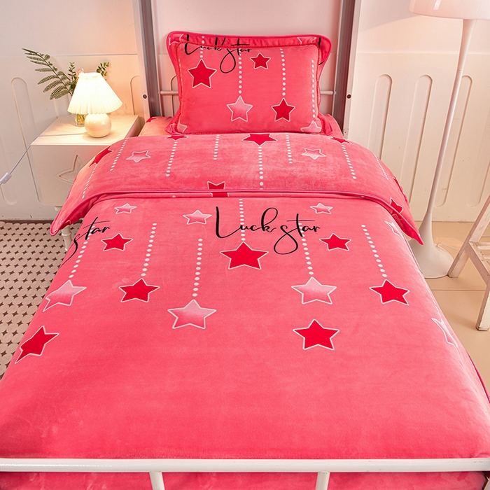 91家纺网 家纺一手货源 找家纺 硕喜 2025新款学生宿舍床系列牛奶绒学生三件套 星心相随