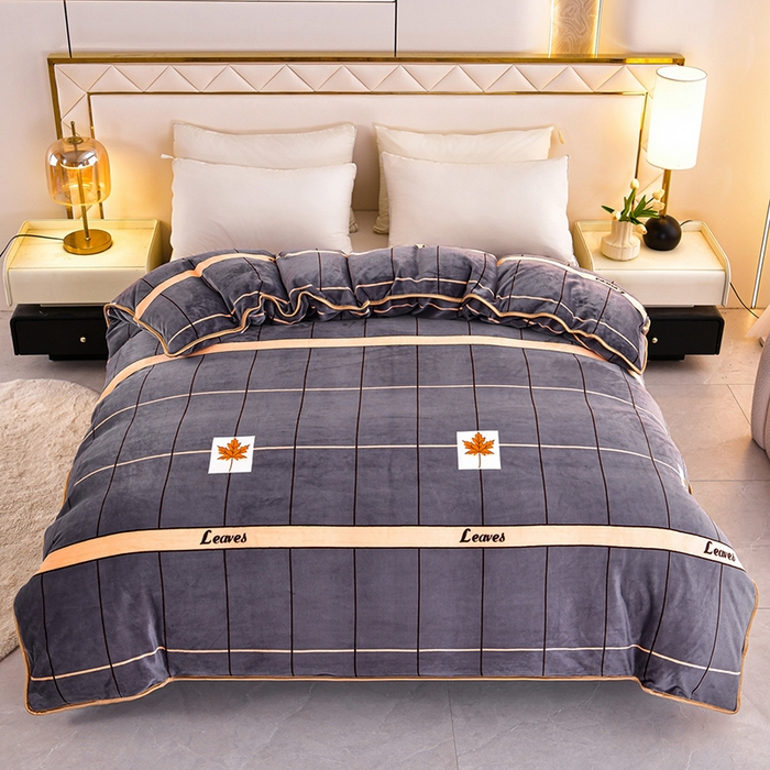 91家纺网 家纺一手货源 找家纺 硕喜 2025新款新8.5斤法莱绒四件套珊瑚牛奶金貂绒四件套床裙款 格调枫桦