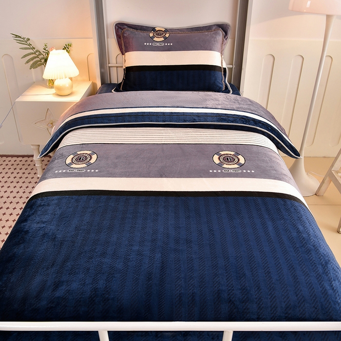 91家纺网 家纺一手货源 找家纺 硕喜 2025新款学生宿舍床系列牛奶绒学生三件套 青春岁月