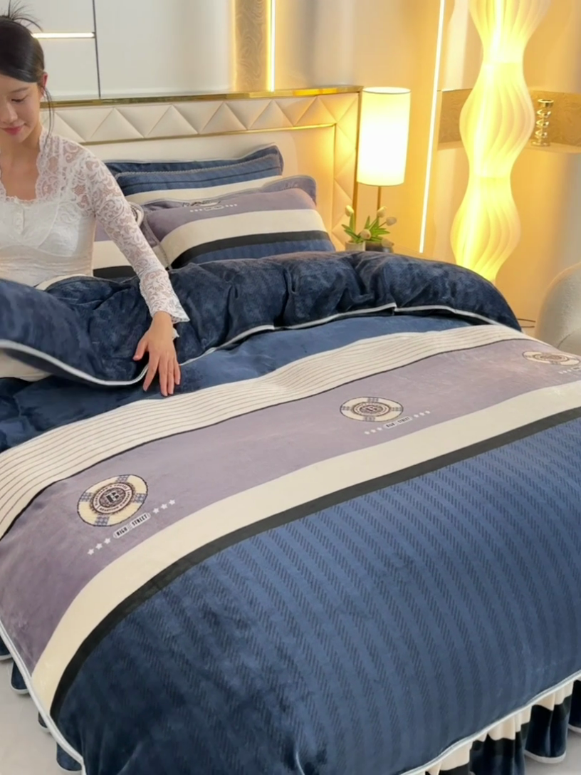 91家纺网 家纺一手货源 找家纺 硕喜 2025新款新8.5斤法莱绒四件套珊瑚牛奶金貂绒四件套床裙款 青春岁月