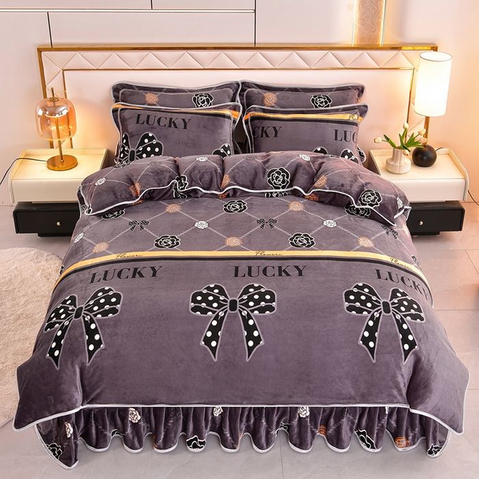 91家纺网 家纺一手货源 找家纺 硕喜 2025新款新8.5斤法莱绒四件套珊瑚牛奶金貂绒四件套床裙款 蝶恋花