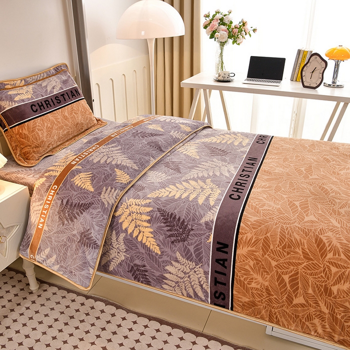 91家纺网 家纺一手货源 找家纺 硕喜 2025新款学生宿舍床系列牛奶绒学生三件套 相思叶语