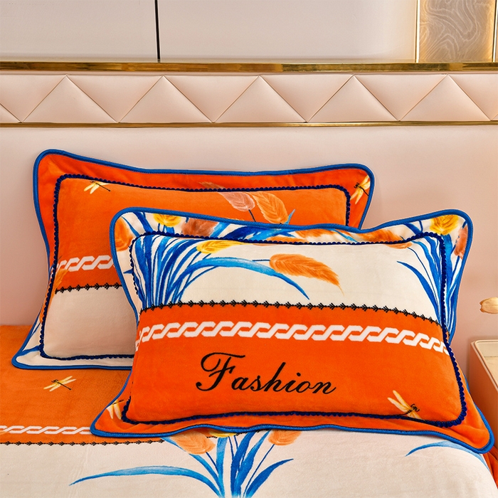 91家纺网 家纺一手货源 找家纺 硕喜 2025新款新8.5斤法莱绒四件套珊瑚牛奶金貂绒四件套床裙款 穗穗平安