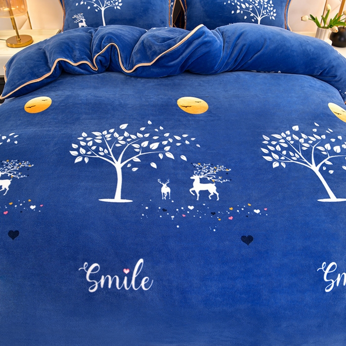 91家纺网 家纺一手货源 找家纺 硕喜 2025新款新8.5斤法莱绒四件套珊瑚牛奶金貂绒四件套床裙款 树下小鹿