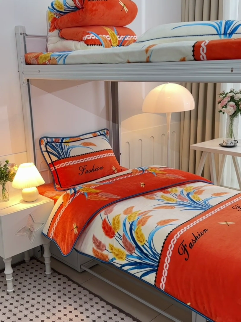 91家纺网 家纺一手货源 找家纺 硕喜 2025新款学生宿舍床系列牛奶绒学生三件套 穗穗平安