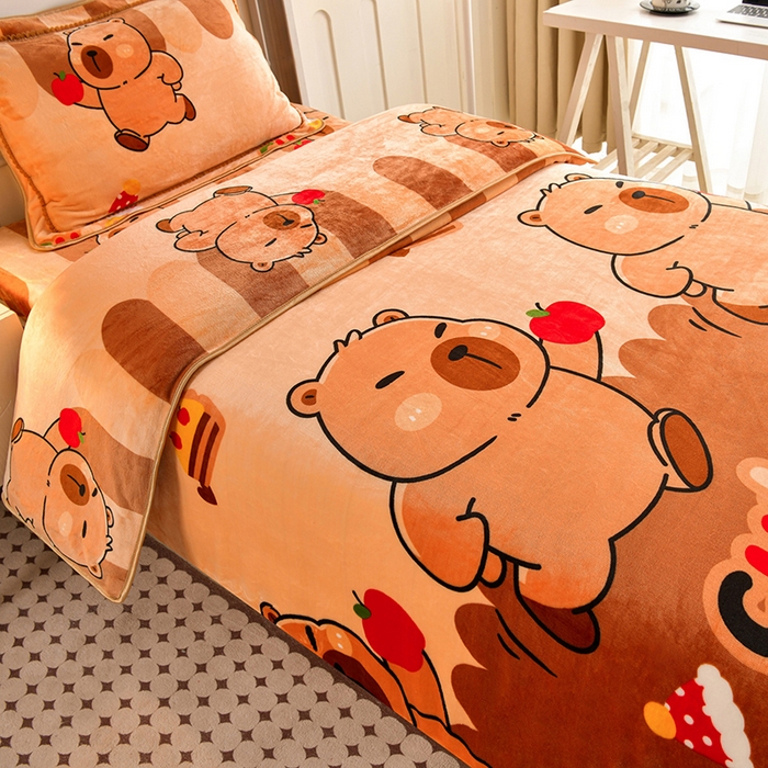 91家纺网 家纺一手货源 找家纺 硕喜 2025新款学生宿舍床系列牛奶绒学生三件套 卡皮巴拉