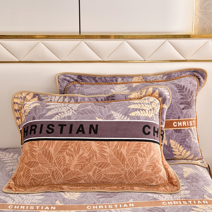 91家纺网 家纺一手货源 找家纺 硕喜 2025新款新8.5斤法莱绒四件套珊瑚牛奶金貂绒四件套床裙款 相思叶语