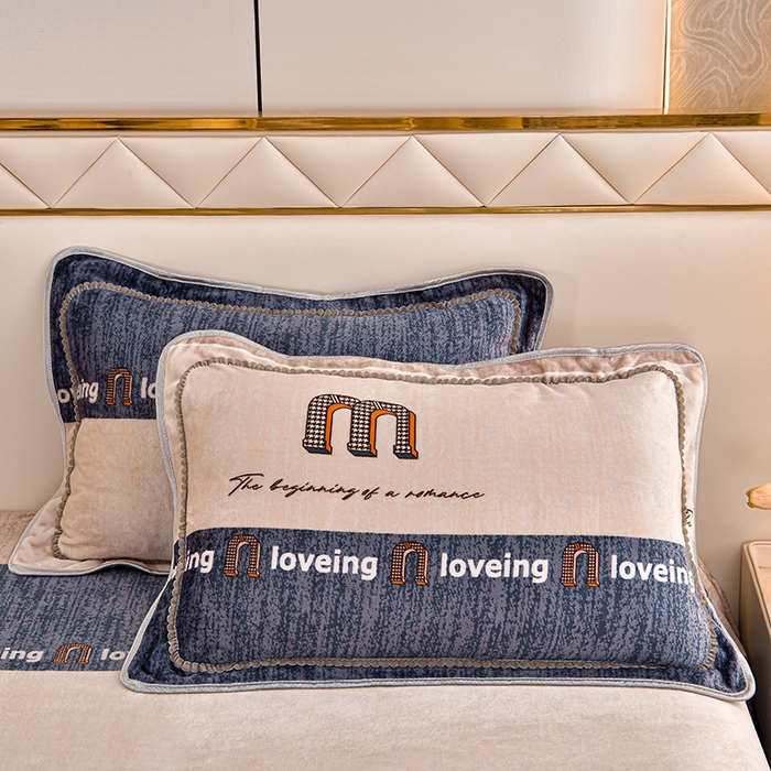 91家纺网 家纺一手货源 找家纺 硕喜 2025新款新8.5斤法莱绒四件套珊瑚牛奶金貂绒四件套床裙款 条纹密码