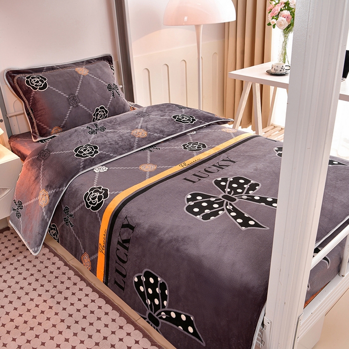 91家纺网 家纺一手货源 找家纺 硕喜 2025新款学生宿舍床系列牛奶绒学生三件套 蝶恋花