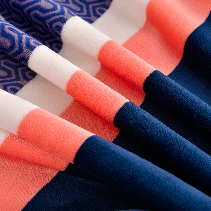 91家纺网 家纺一手货源 找家纺 硕喜 2025新款新8.5斤法莱绒四件套珊瑚牛奶金貂绒四件套床裙款 荷你相随