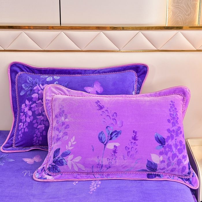 91家纺网 家纺一手货源 找家纺 硕喜 2025新款新8.5斤法莱绒四件套珊瑚牛奶金貂绒四件套床裙款 紫罗兰