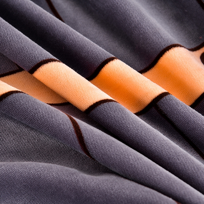 91家纺网 家纺一手货源 找家纺 硕喜 2025新款新8.5斤法莱绒四件套珊瑚牛奶金貂绒四件套床裙款 格调枫桦