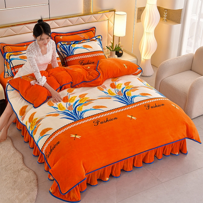 91家纺网 家纺一手货源 找家纺 硕喜 2025新款新8.5斤法莱绒四件套珊瑚牛奶金貂绒四件套床裙款 穗穗平安