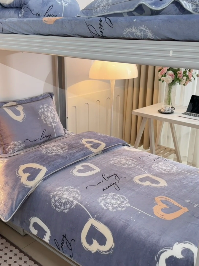 91家纺网 家纺一手货源 找家纺 硕喜 2025新款学生宿舍床系列牛奶绒学生三件套 心心相印