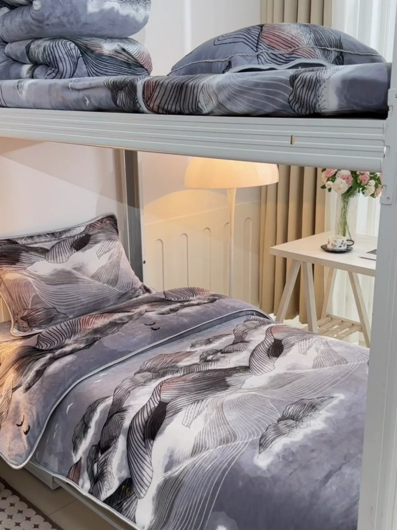 91家纺网 家纺一手货源 找家纺 硕喜 2025新款学生宿舍床系列牛奶绒学生三件套 锦绣河山