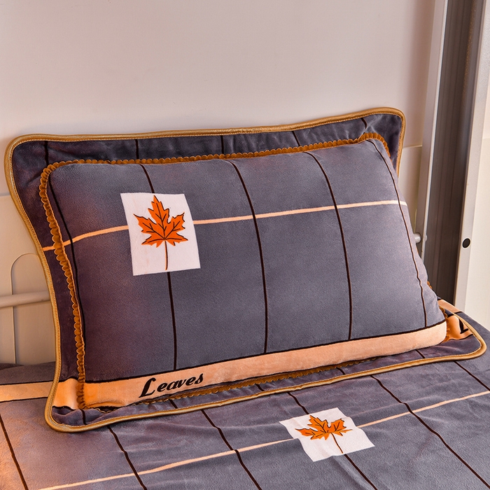 91家纺网 家纺一手货源 找家纺 硕喜 2025新款学生宿舍床系列牛奶绒学生三件套 格调枫桦