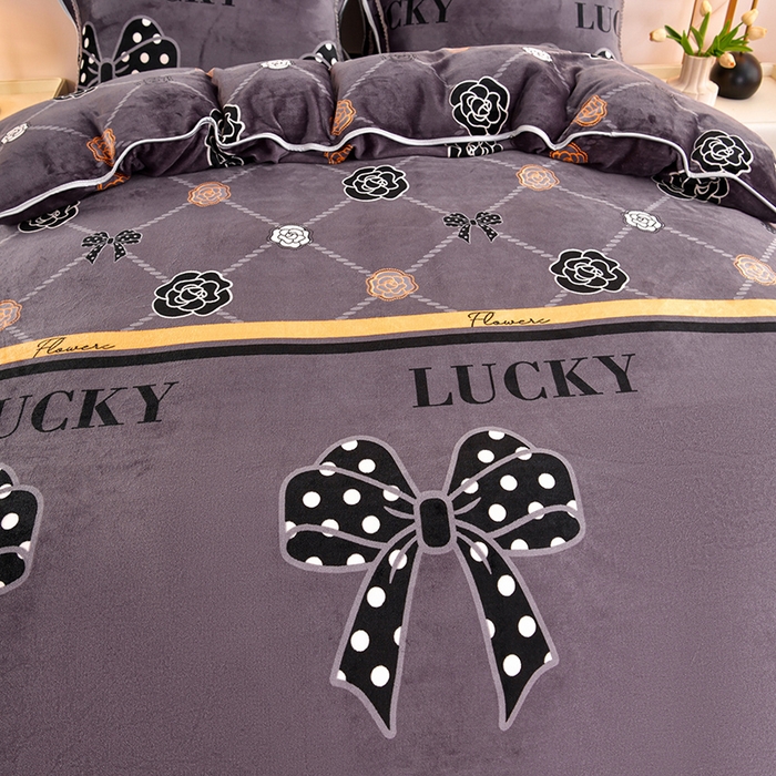 91家纺网 家纺一手货源 找家纺 硕喜 2025新款新8.5斤法莱绒四件套珊瑚牛奶金貂绒四件套床裙款 蝶恋花