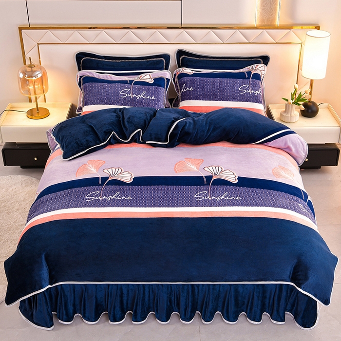 91家纺网 家纺一手货源 找家纺 硕喜 2025新款新8.5斤法莱绒四件套珊瑚牛奶金貂绒四件套床裙款 荷你相随