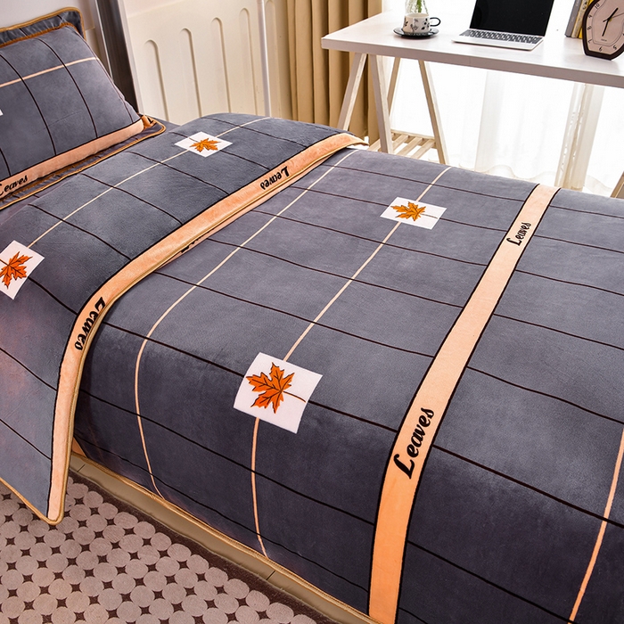 91家纺网 家纺一手货源 找家纺 硕喜 2025新款学生宿舍床系列牛奶绒学生三件套 格调枫桦