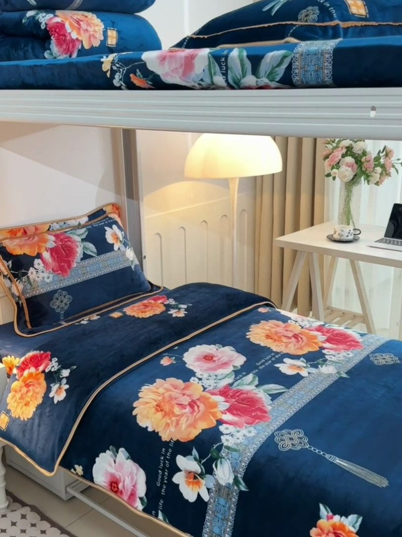 91家纺网 家纺一手货源 找家纺 硕喜 2025新款学生宿舍床系列牛奶绒学生三件套 花开富贵