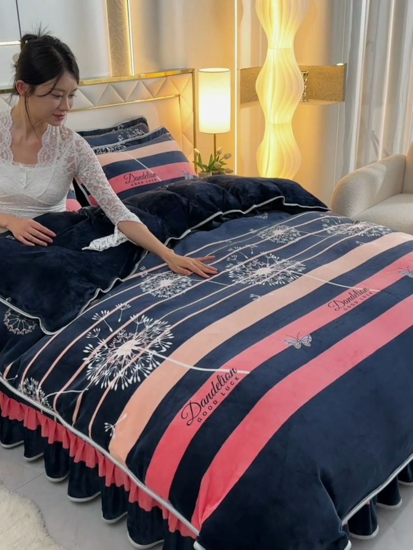 91家纺网 家纺一手货源 找家纺 硕喜 2025新款新8.5斤法莱绒四件套珊瑚牛奶金貂绒四件套床裙款 蒲公英