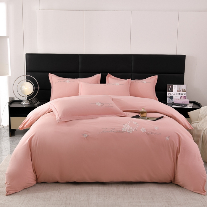 91家纺网 家纺一手货源 找家纺 U品汇 2025新品40S长绒棉加厚全棉纯棉陶瓷磨毛刺绣花四件套100%棉碳素磨毛 春漫-西柚色