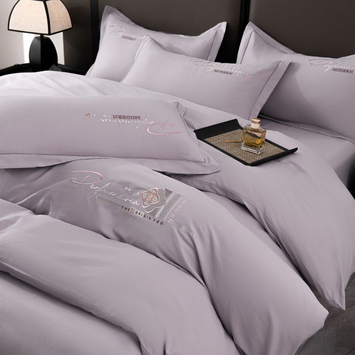 91家纺网 家纺一手货源 找家纺 U品汇 2025新品40S长绒棉加厚全棉纯棉陶瓷磨毛刺绣花四件套100%棉碳素磨毛 碧海蓝天-淡雅紫