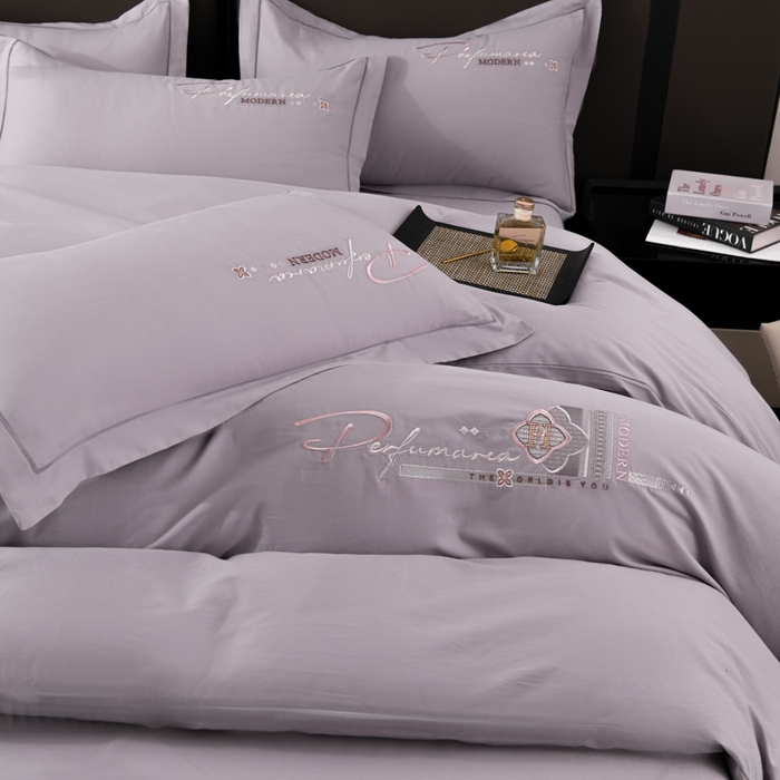 91家纺网 家纺一手货源 找家纺 U品汇 2025新品40S长绒棉加厚全棉纯棉陶瓷磨毛刺绣花四件套100%棉碳素磨毛 碧海蓝天-淡雅紫