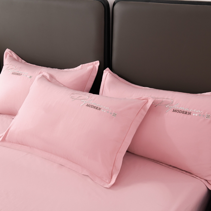 91家纺网 家纺一手货源 找家纺 U品汇 2025新品40S长绒棉加厚全棉纯棉陶瓷磨毛刺绣花四件套100%棉碳素磨毛 碧海蓝天-贵族粉