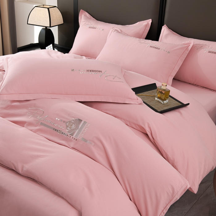 91家纺网 家纺一手货源 找家纺 U品汇 2025新品40S长绒棉加厚全棉纯棉陶瓷磨毛刺绣花四件套100%棉碳素磨毛 碧海蓝天-贵族粉