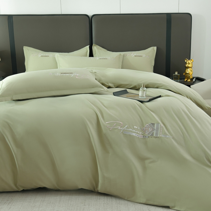 91家纺网 家纺一手货源 找家纺 U品汇 2025新品40S长绒棉加厚全棉纯棉陶瓷磨毛刺绣花四件套100%棉碳素磨毛 碧海蓝天-浅豆绿