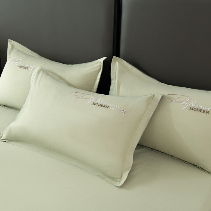 91家纺网 家纺一手货源 找家纺 U品汇 2025新品40S长绒棉加厚全棉纯棉陶瓷磨毛刺绣花四件套100%棉碳素磨毛 碧海蓝天-浅豆绿