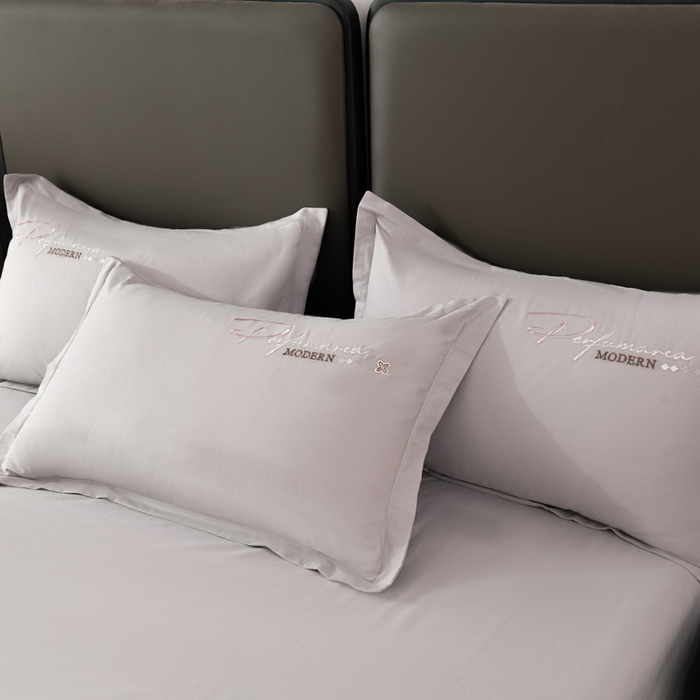 91家纺网 家纺一手货源 找家纺 U品汇 2025新品40S长绒棉加厚全棉纯棉陶瓷磨毛刺绣花四件套100%棉碳素磨毛 碧海蓝天-银灰