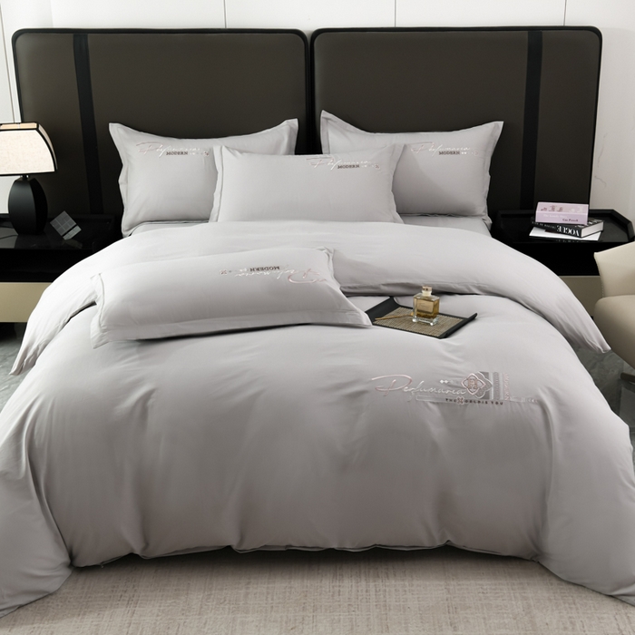 91家纺网 家纺一手货源 找家纺 U品汇 2025新品40S长绒棉加厚全棉纯棉陶瓷磨毛刺绣花四件套100%棉碳素磨毛 碧海蓝天-银灰