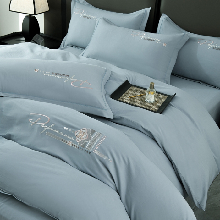 91家纺网 家纺一手货源 找家纺 U品汇 2025新品40S长绒棉加厚全棉纯棉陶瓷磨毛刺绣花四件套100%棉碳素磨毛 碧海蓝天-月光蓝