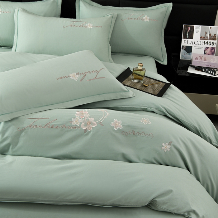 91家纺网 家纺一手货源 找家纺 U品汇 2025新品40S长绒棉加厚全棉纯棉陶瓷磨毛刺绣花四件套100%棉碳素磨毛 春漫-冰川绿