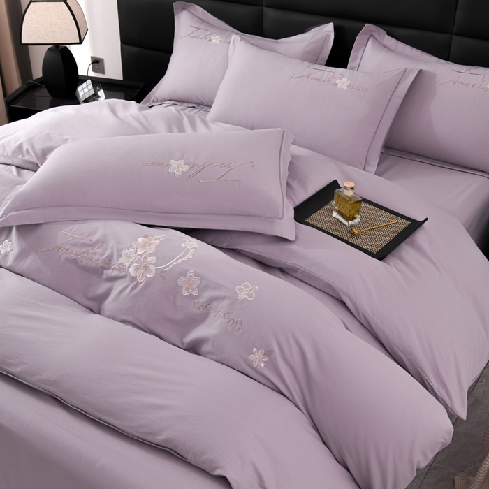 91家纺网 家纺一手货源 找家纺 U品汇 2025新品40S长绒棉加厚全棉纯棉陶瓷磨毛刺绣花四件套100%棉碳素磨毛 春漫-淡雅紫