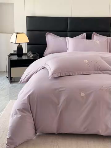 91家纺网 家纺一手货源 找家纺 U品汇 2025新品40S长绒棉加厚全棉纯棉陶瓷磨毛刺绣花四件套100%棉碳素磨毛 春漫-淡雅紫