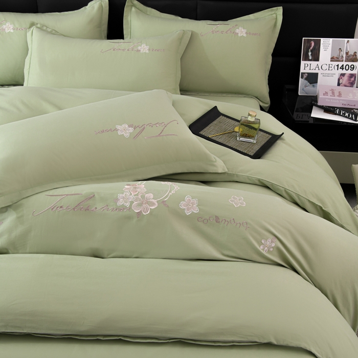 91家纺网 家纺一手货源 找家纺 U品汇 2025新品40S长绒棉加厚全棉纯棉陶瓷磨毛刺绣花四件套100%棉碳素磨毛 春漫-浅豆绿