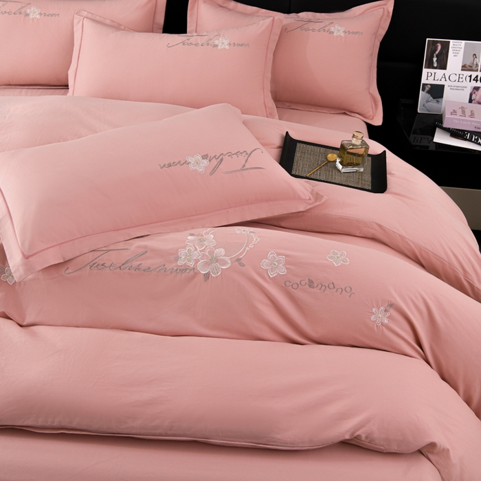 91家纺网 家纺一手货源 找家纺 U品汇 2025新品40S长绒棉加厚全棉纯棉陶瓷磨毛刺绣花四件套100%棉碳素磨毛 春漫-西柚色