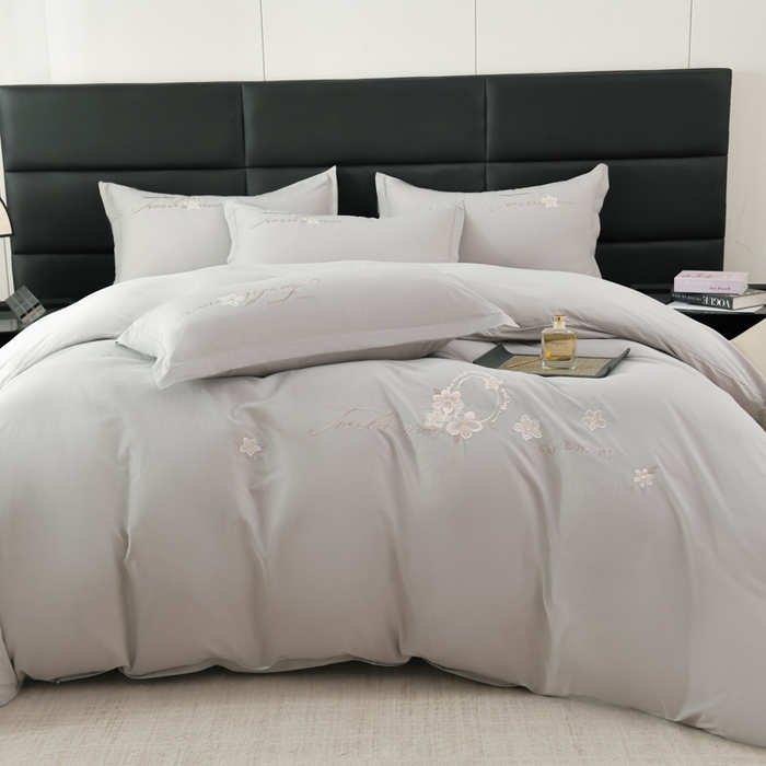 91家纺网 家纺一手货源 找家纺 U品汇 2025新品40S长绒棉加厚全棉纯棉陶瓷磨毛刺绣花四件套100%棉碳素磨毛 春漫-银灰
