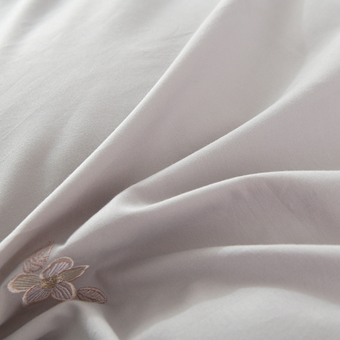 91家纺网 家纺一手货源 找家纺 U品汇 2025新品40S长绒棉加厚全棉纯棉陶瓷磨毛刺绣花四件套100%棉碳素磨毛 春漫-银灰