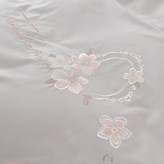 91家纺网 家纺一手货源 找家纺 U品汇 2025新品40S长绒棉加厚全棉纯棉陶瓷磨毛刺绣花四件套100%棉碳素磨毛 春漫-银灰