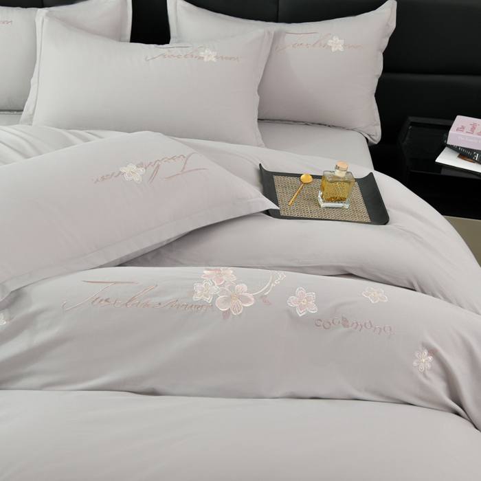 91家纺网 家纺一手货源 找家纺 U品汇 2025新品40S长绒棉加厚全棉纯棉陶瓷磨毛刺绣花四件套100%棉碳素磨毛 春漫-银灰