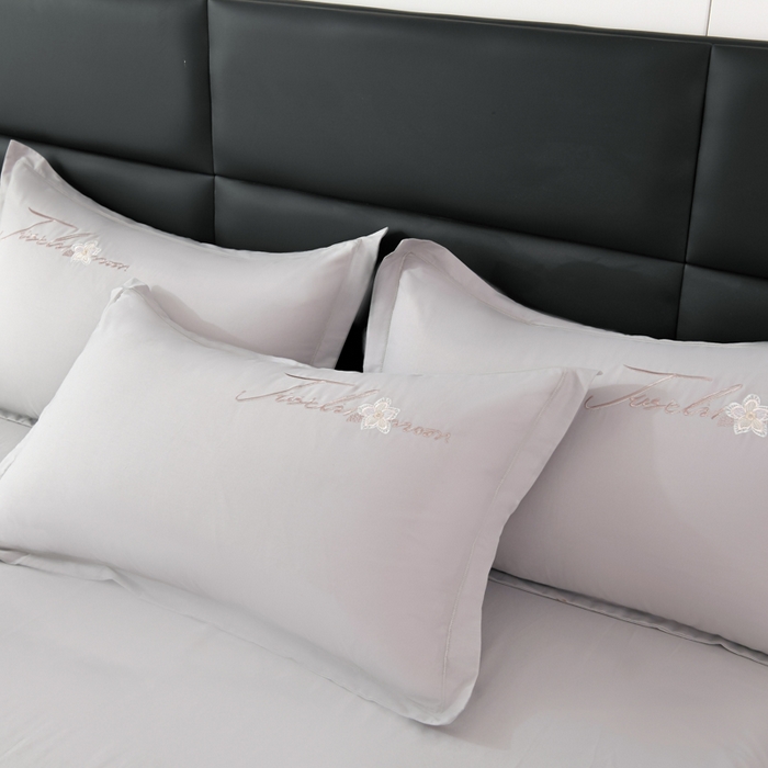 91家纺网 家纺一手货源 找家纺 U品汇 2025新品40S长绒棉加厚全棉纯棉陶瓷磨毛刺绣花四件套100%棉碳素磨毛 春漫-银灰