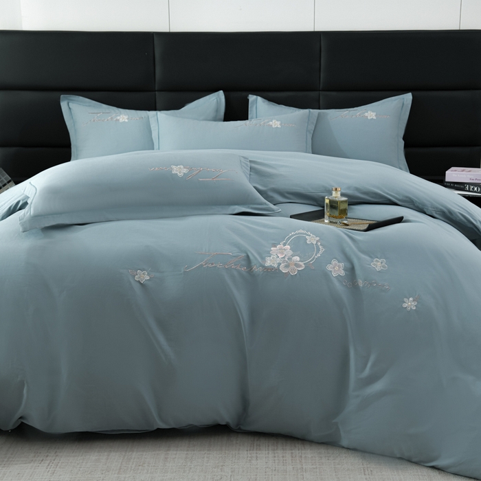 91家纺网 家纺一手货源 找家纺 U品汇 2025新品40S长绒棉加厚全棉纯棉陶瓷磨毛刺绣花四件套100%棉碳素磨毛 春漫-月光蓝