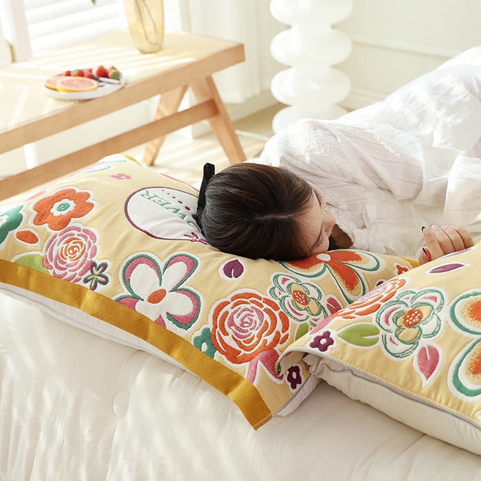 91家纺网 家纺一手货源 找家纺 朴尔家纺-毛巾被2025新款全棉加厚八层纱布大版花萌宠絮花系列枕巾 锦簇花团52*78一对